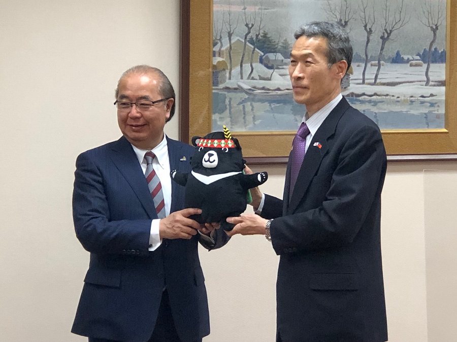 新田知事、向處長