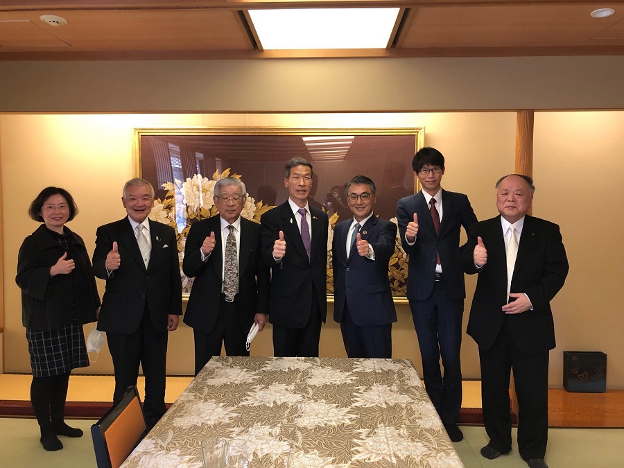 (左至右)李秘書、桑山先生、中尾先生、向處長、村椿市長、吳秘書、四十萬副市長