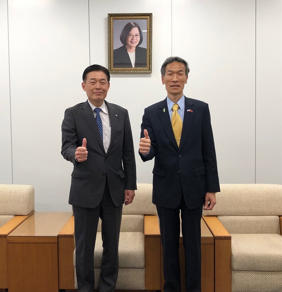 舟橋町長（左）、向處長（右）