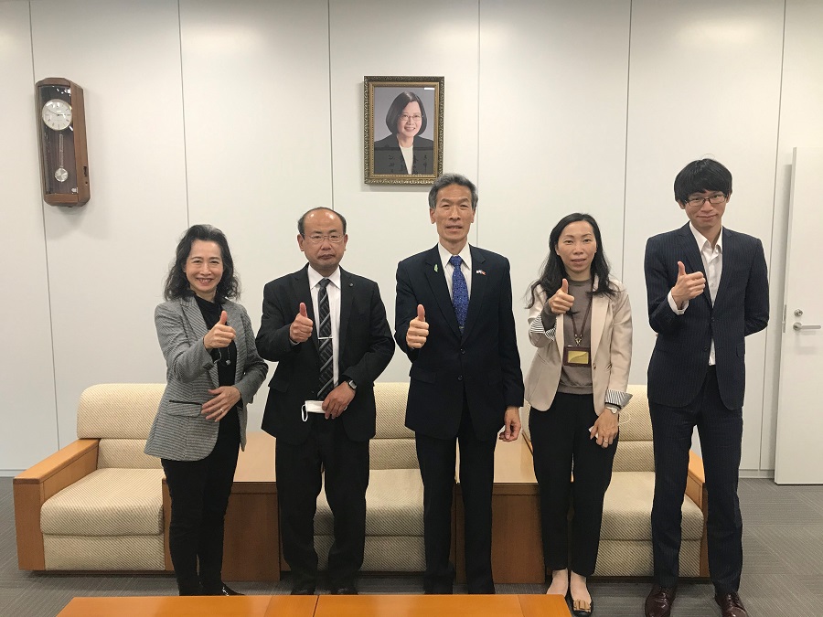 左至右:伊藤代表、林所長、向處長、楊秘書、吳秘書