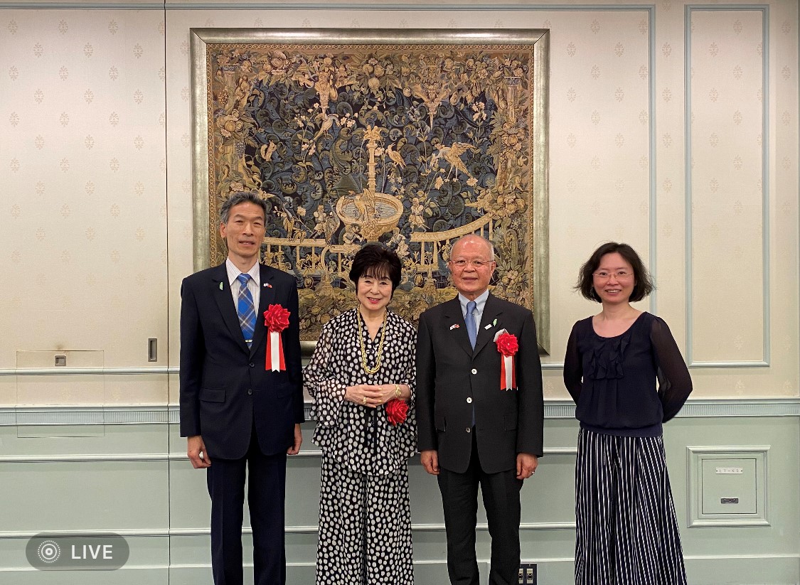 （左至右）向處長、山東議長、陳會長、李秘書