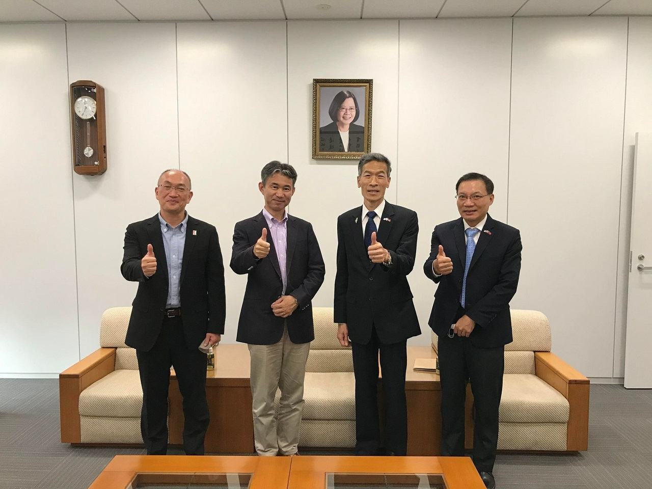 左至右:田川組長、北林部長 、向處長、張副處長