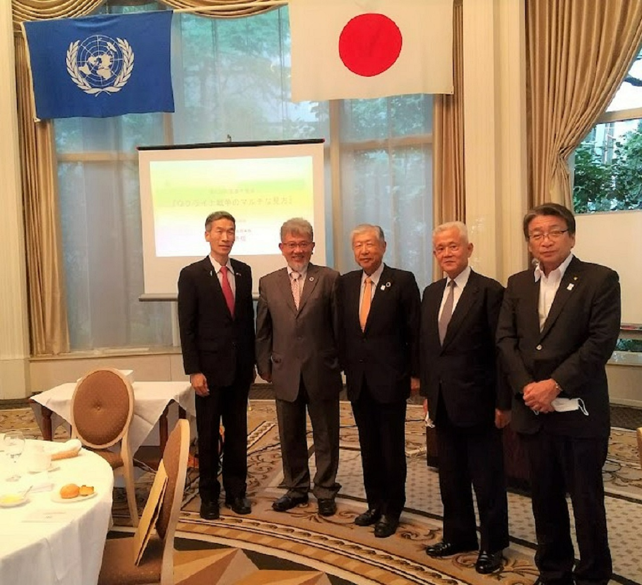 左起：向處長、三宅理事長、田嶋本部長、倉智副本部長、大阪信用金庫松山浩司專務理事