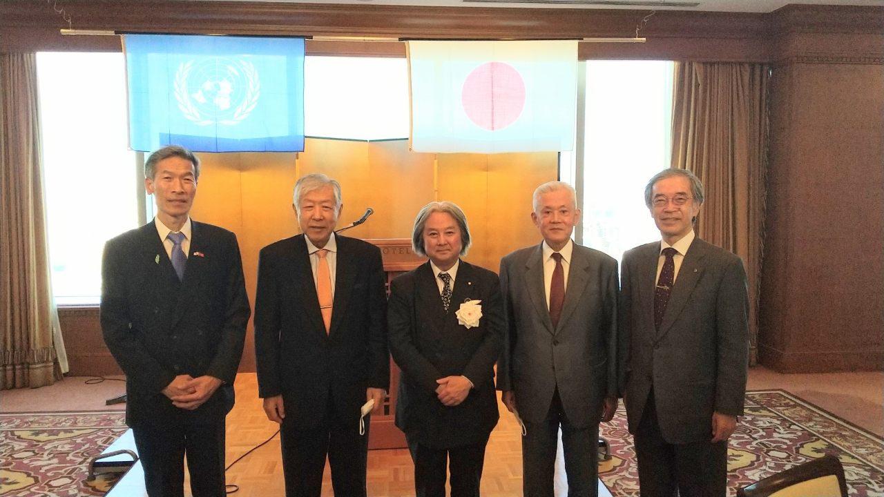 左起：向處長、田嶋本部長、山本一樹前芬蘭駐日名譽副領事、倉智副本部長、金澤前副知事