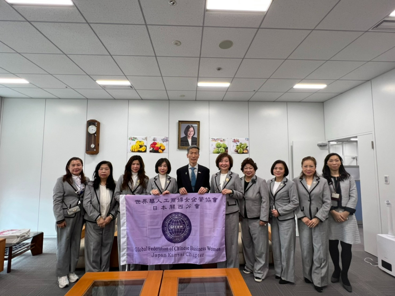 向處長與劉會長等一行新春合影