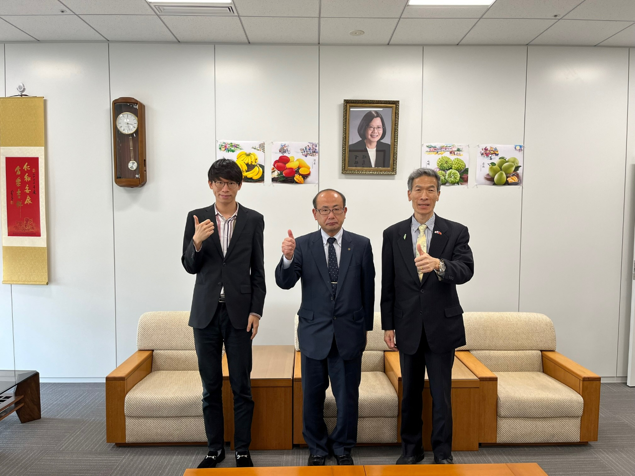 向處長(右)、林所長(中)、吳秘書(左)