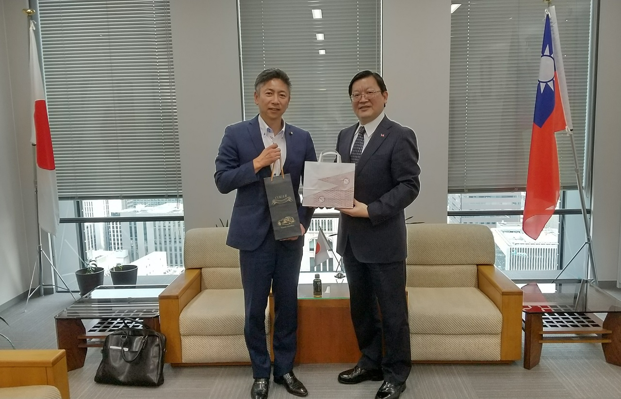 洪處長（右）與新田議長