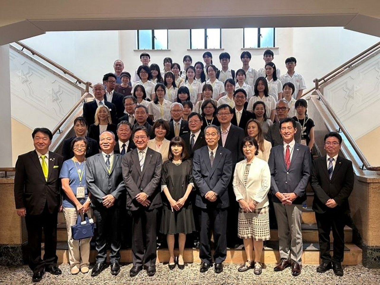 全員於京都市役所合影