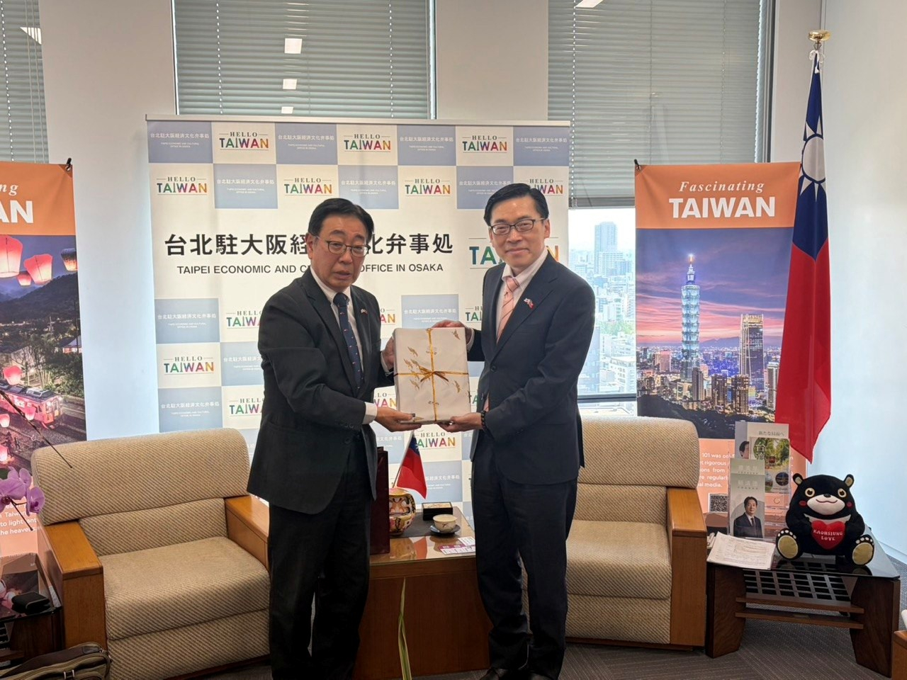 范處長與小島會長合影