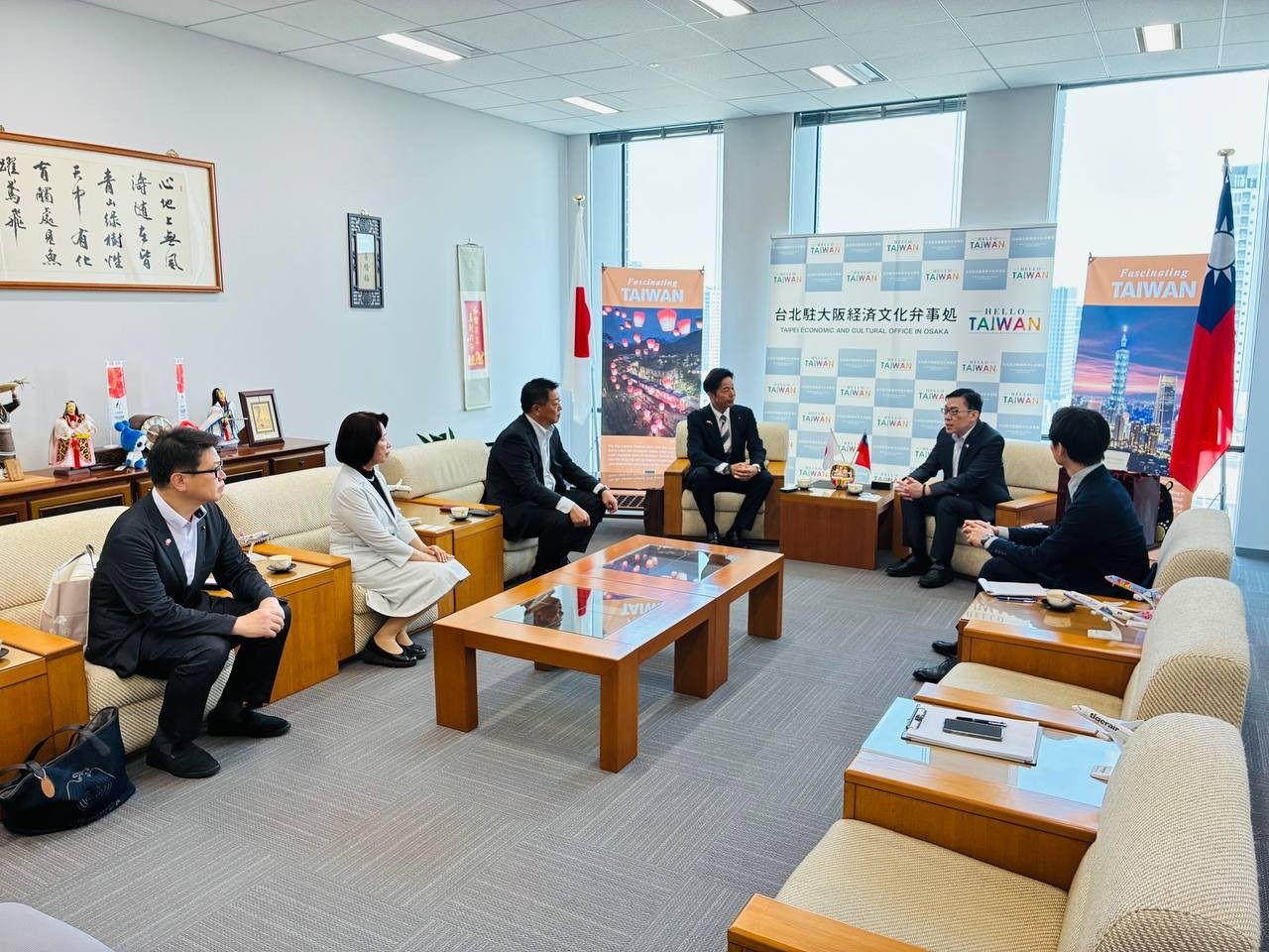 范處長與堺市議会日台議連札場会長一行就台日交流交換意見