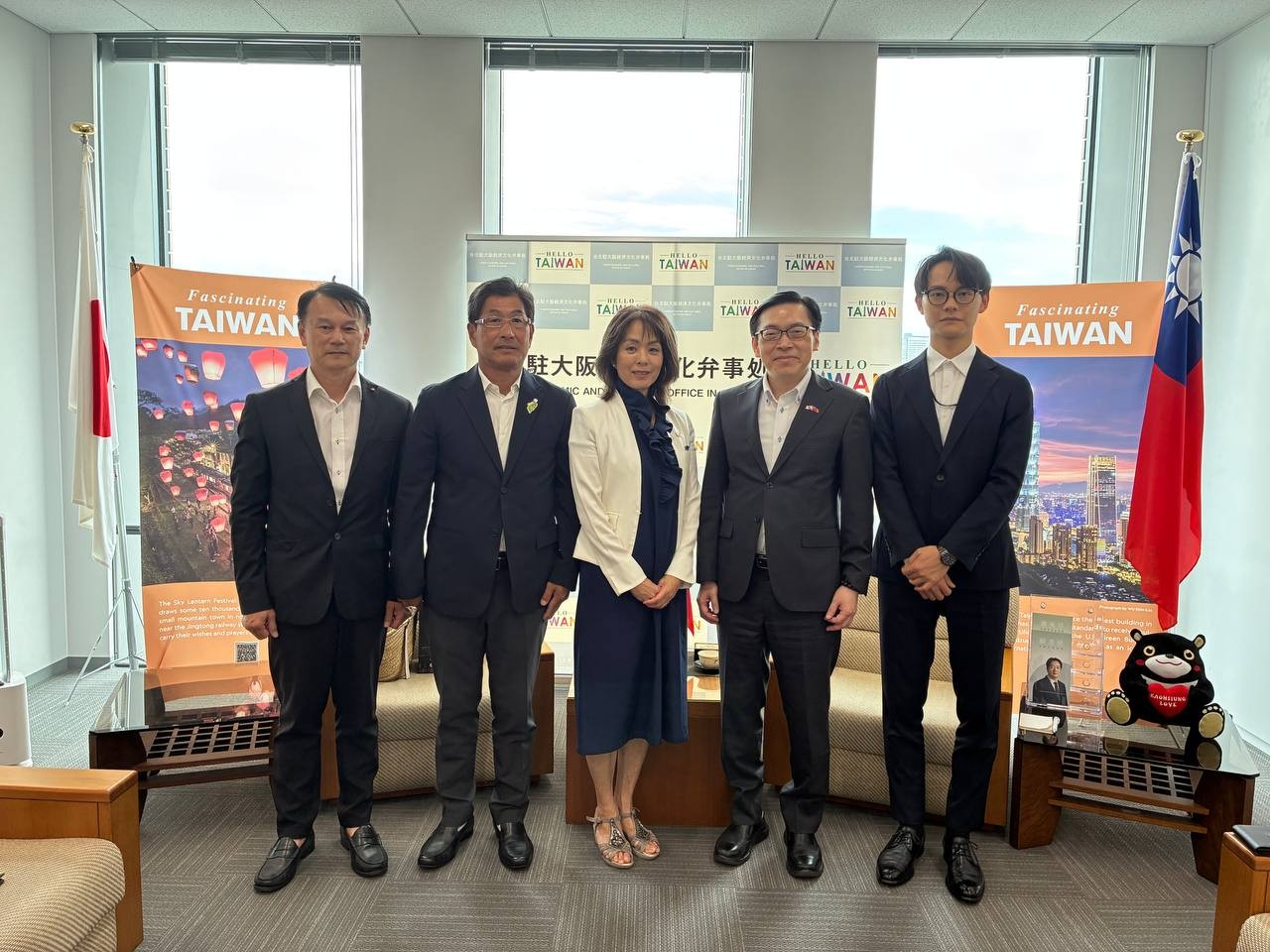 范處長與杉田水脈前眾議員及松原市議會橋本邦壽市議員乙行合影