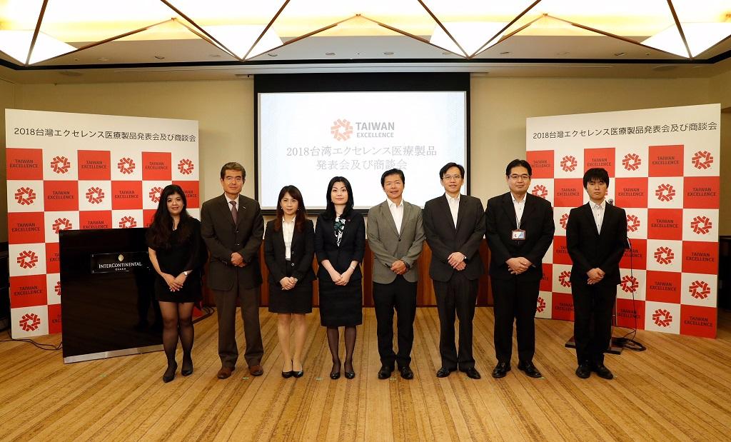 1.主催と参加したメーカーの代表者の集合写真