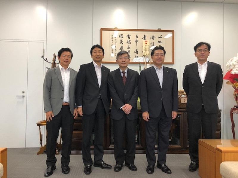 2. 蘇処長(真ん中)、大西副市長(右二)