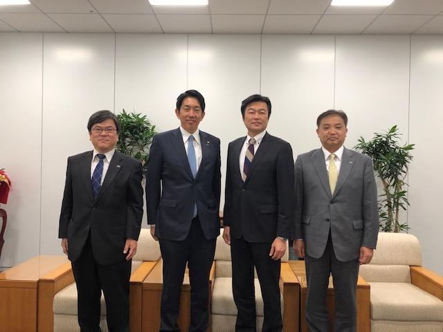 李処長（右2）と澤井市長（左2）の集合写真