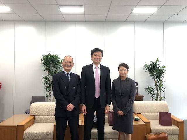 李処長と濱渦所長及び南次長の集合写真