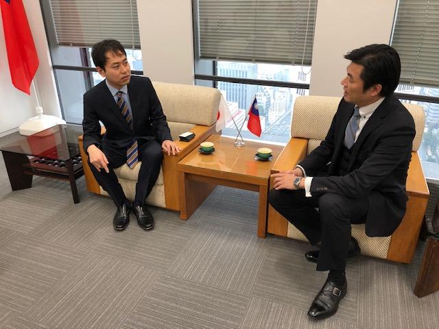 李処長(右) と村上前衆議員（左）