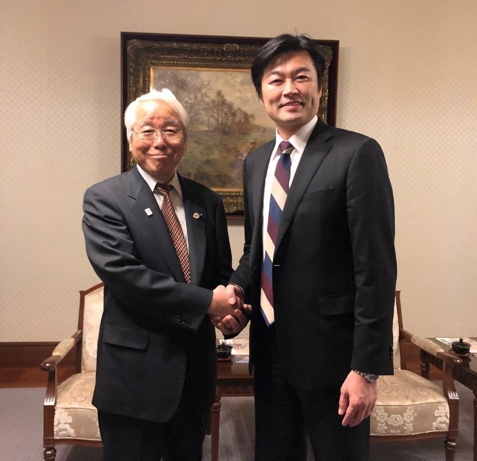 李処長（右）と井戶知事（左）