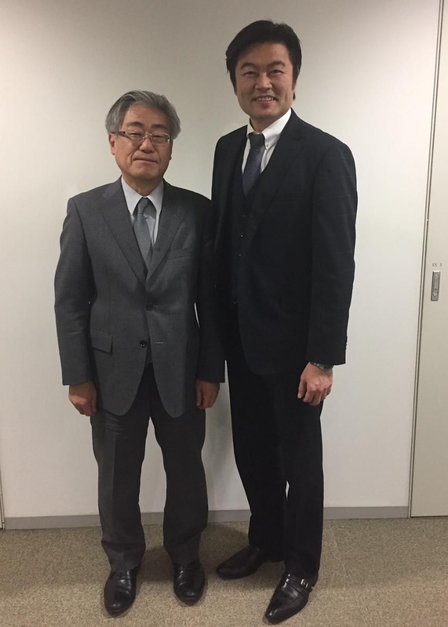 李処長（右）片山代表（左）