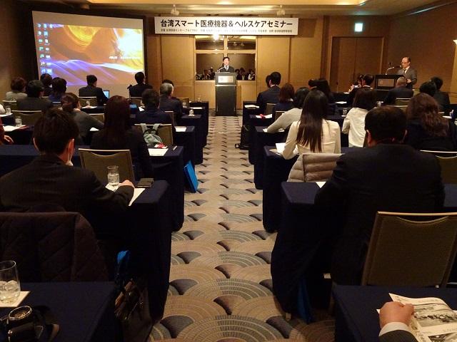 1.セミナーの様子と何部長のあいさつ