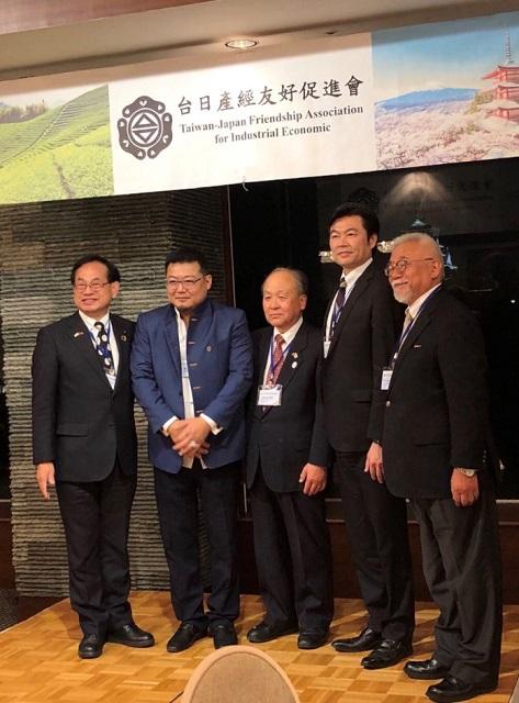 10.李処長（右2）、葉会長（左2）、洪勝信・会長（中央）、松本利明・会長（左1）