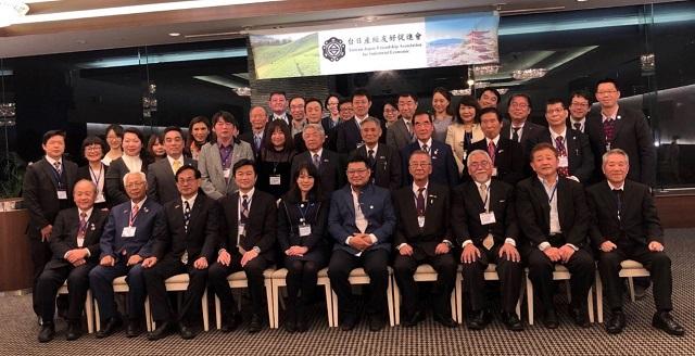 11.李処長（左4）、杉田水脈・衆議員（左5）らと出席した貴賓の集合写真