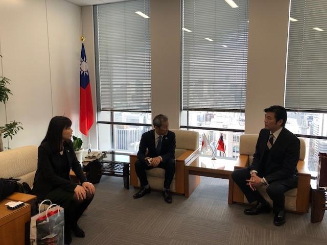 李処長（右）、山西毅治部長（中央）等の写真