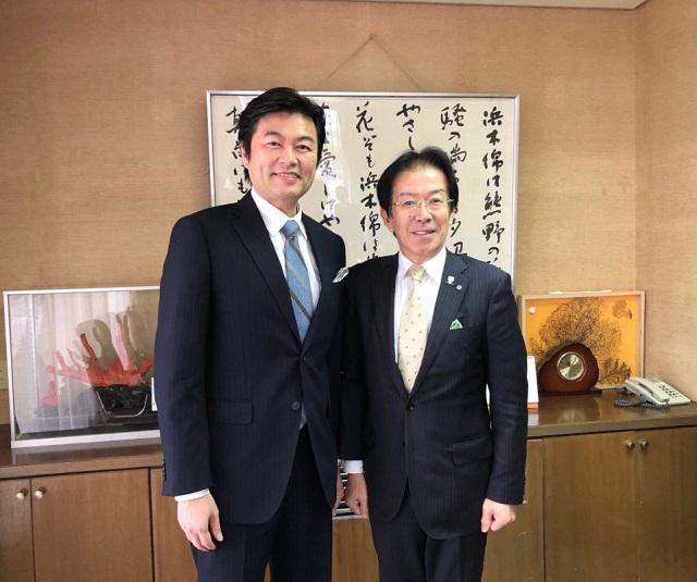 李処長（左）、井澗誠・和歌山県白浜町長 （右）