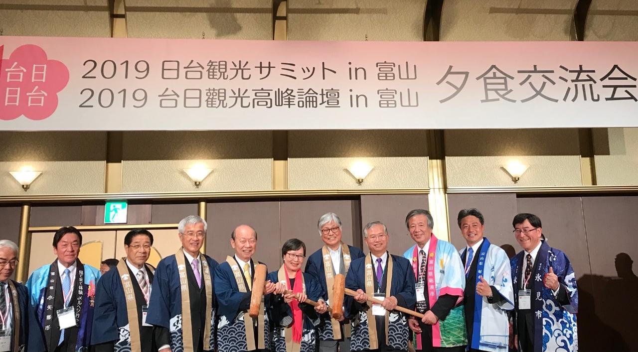 富山県西部6市の交流晩餐会（5月24日）
 蔡副代表（右4）、石井知事（左5）、葉会長（右6）、中川忠昭・富山県議長（左3）