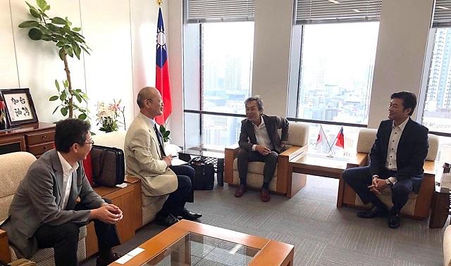 李処長と井上部長、合田副部長および濵渦所長が会談