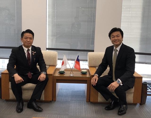 李処長（右）と永野市長（左）