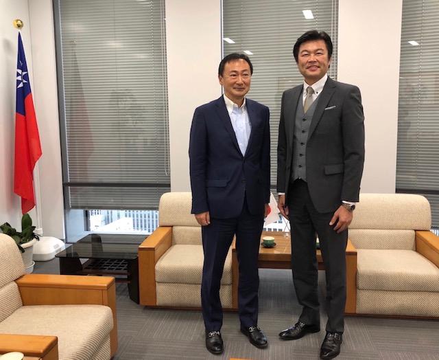 李処長（右）と東参議院議員（左）