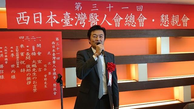 挨拶する李処長