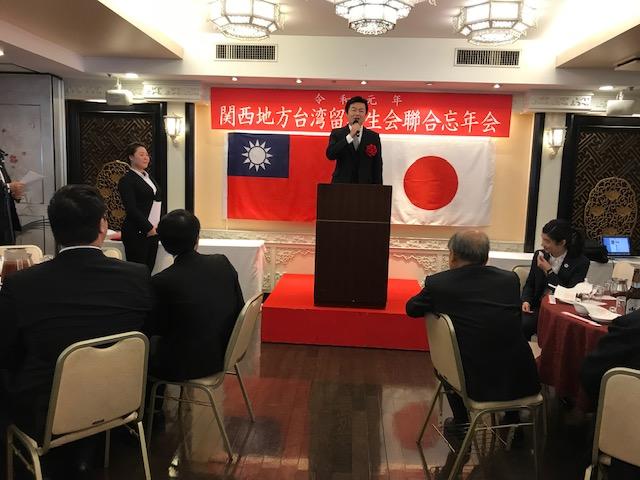 挨拶する李世丙・駐大阪弁事処長