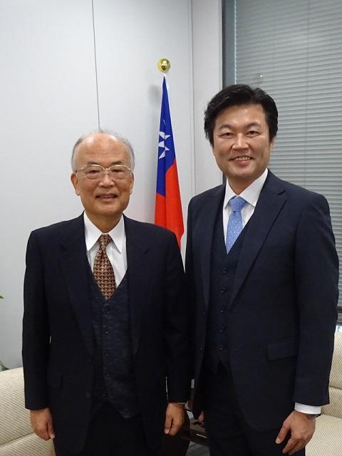 李処長(右)と山本会長 (左)