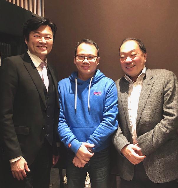 李処長（左）、簑原理事長（右）、林副所長（中）の集合写真