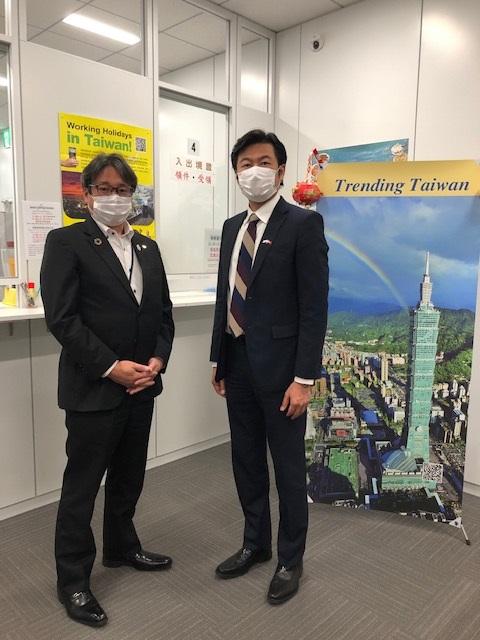 李処長（右）と巽参事（左）