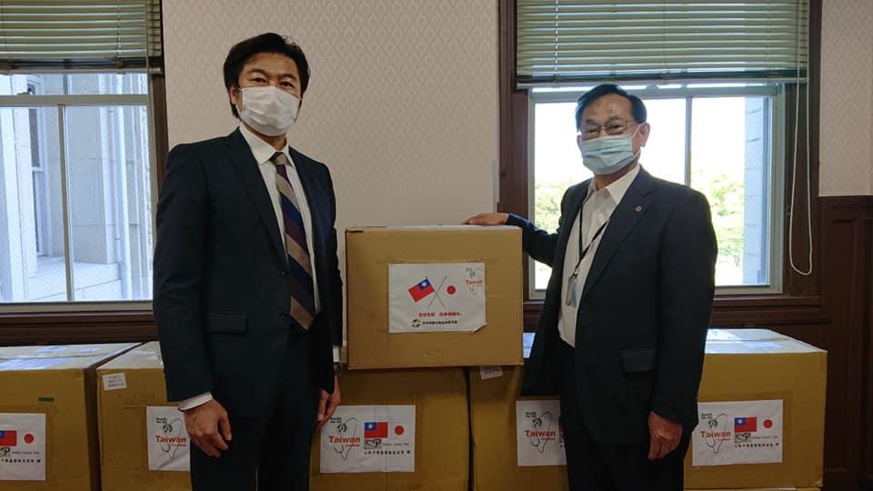 李処長（左）と松本会長（右） 