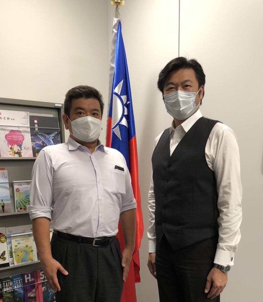 李処長（右）、森山衆議院議員（左）