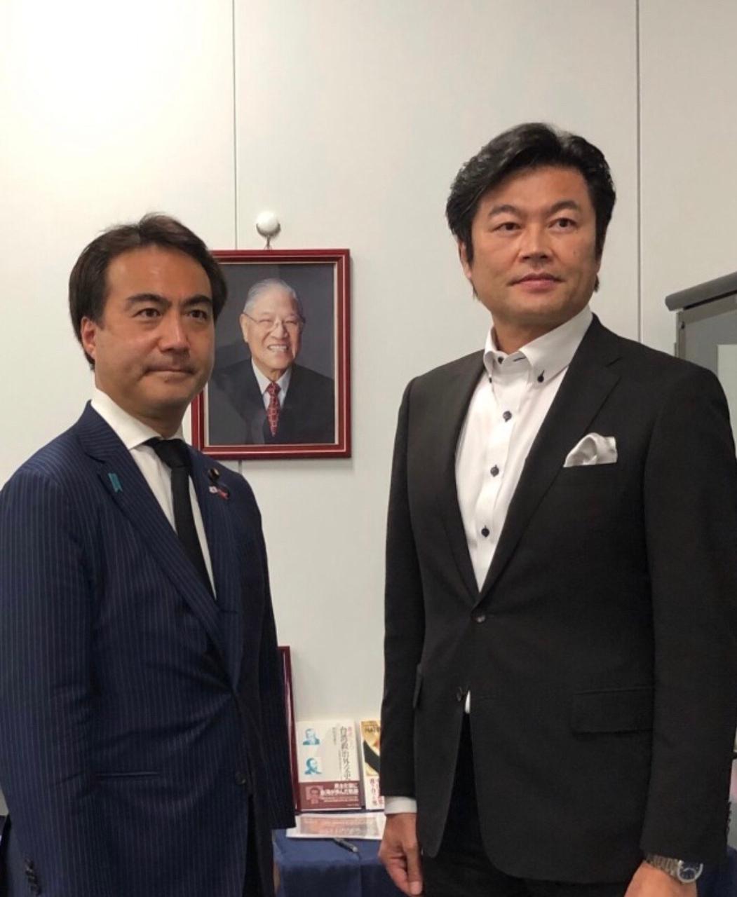 李処長（右）、大隈衆議院議員（左） 