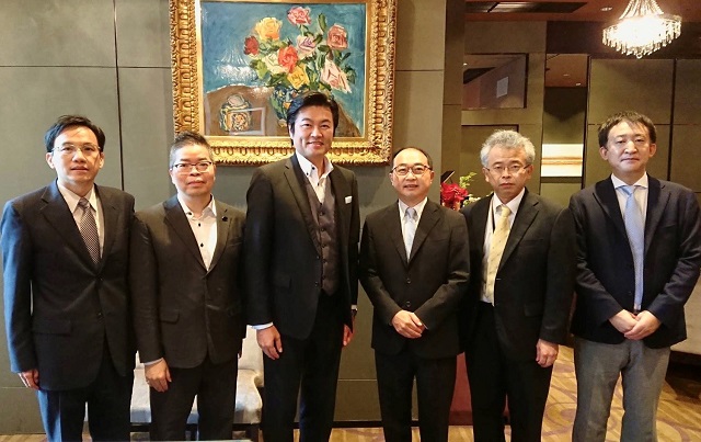 李処長(左三)、林部長(左二)、林所長(左一)、稲葉社長(右三)、崎原次長(右二)、下部長(右一)