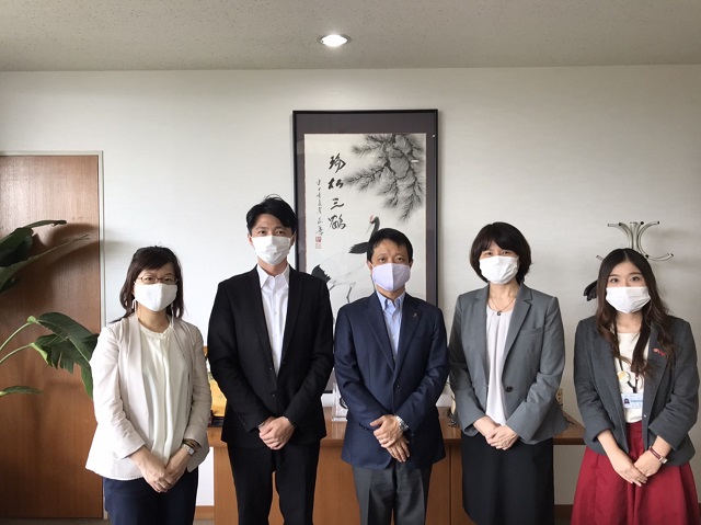 王沁柔 ・台湾観光協会大阪事務所シニアマーケティングマネジャー 、陳冠竹・同所所長、上村崇・京田辺市長、林育柔・駐大阪弁事処教育課長、何宜靜・京田辺市国際交流員 