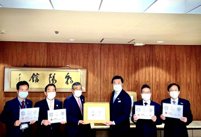 松本部長(左1)、宮城専務理事(左2)、古川副会頭(左3)、李処長(右3)、林部長(右2)、林所長(右1)