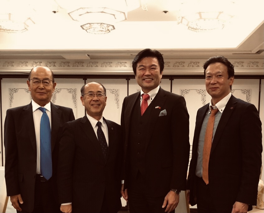 李処長（右二）、三田前議長（左二）