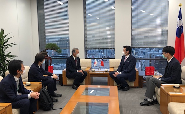 （左より）石川課長、藤原副理事、水野市長、李処長、吳課長 