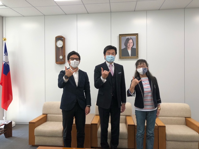 （左より）大島健氏、李処長、古谷裕子氏 