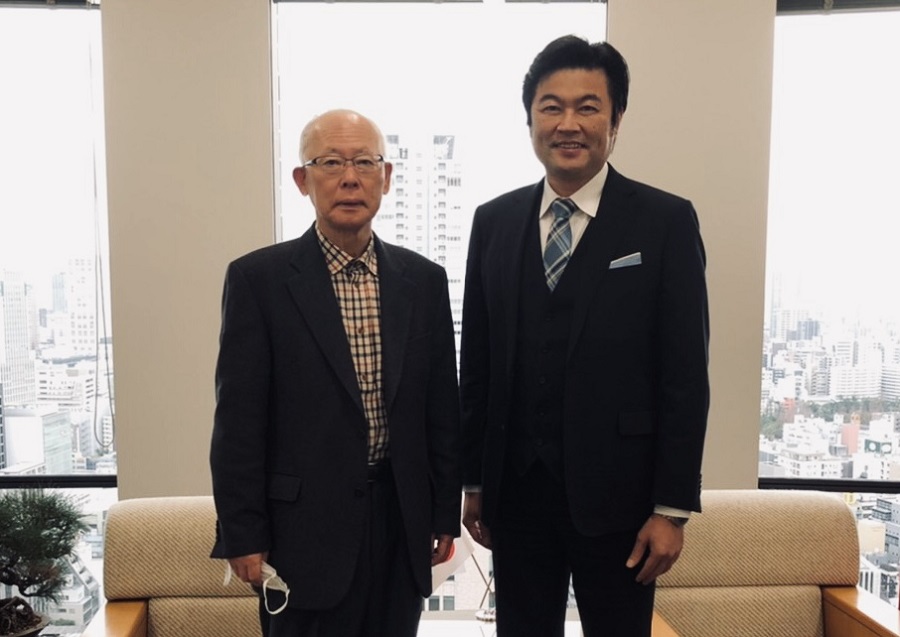 川上前議員(左)、李処長(右) 