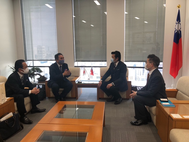 （左より）村中部長、長野常務執行役員、李処長、林部長 