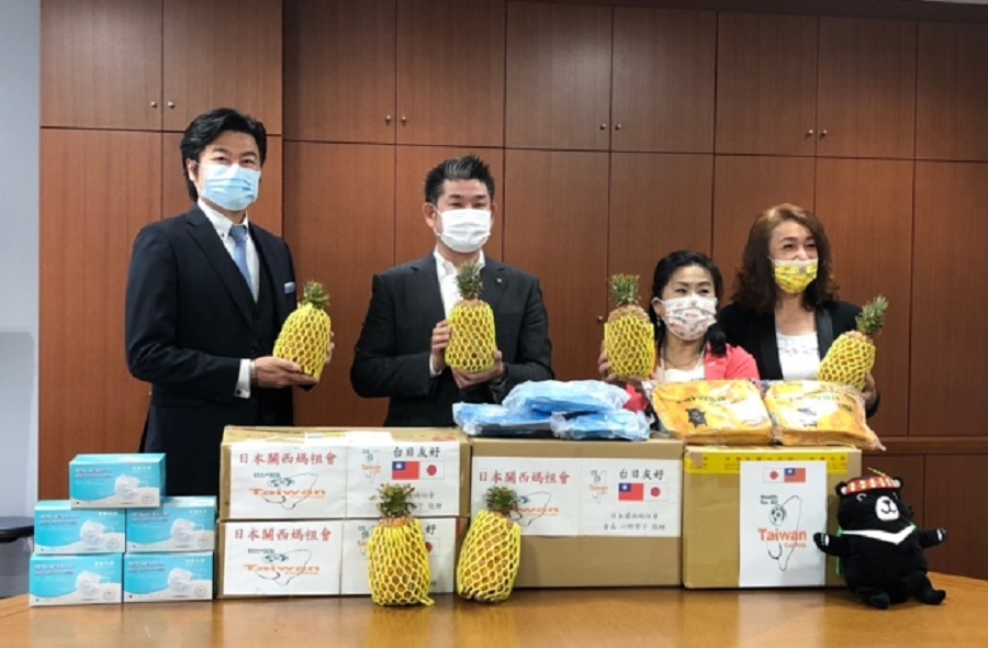 左より：李世丙処長、仲川げん市長、川野榮子会長、林淑芬副会長