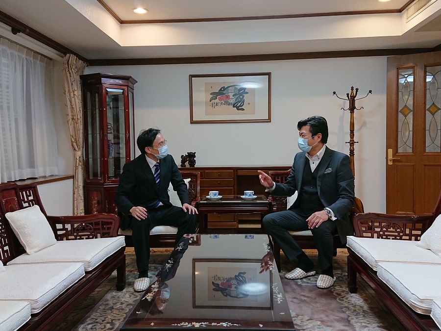 林志鴻所長(左)、李世丙処長(右) 