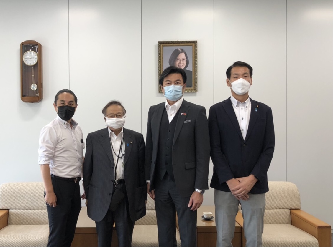 (左より）佐野議員、波多議員、岸田議員、李処長